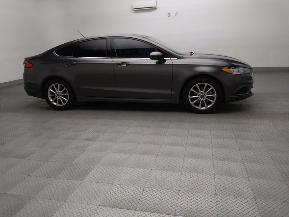 Used 2017 Ford Fusion SE w/ Fusion SE Technology Package FWD image 11