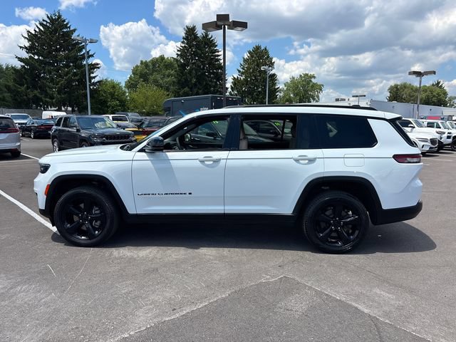 Used 2025 Jeep Grand Cherokee L Limited w/ Black Appearance Package AWD/4WD image 3