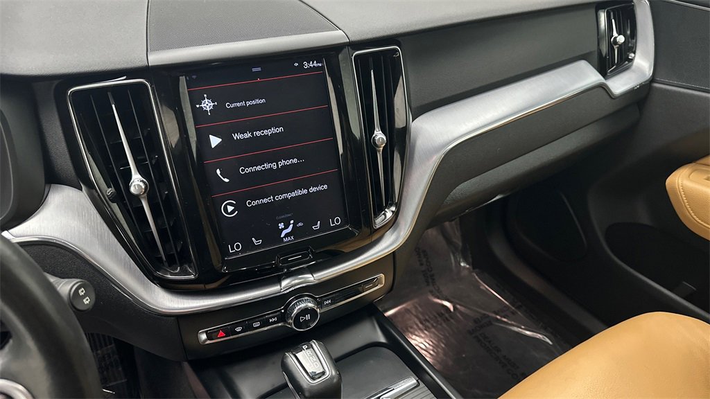 Used 2020 Volvo XC60 T6 Momentum image 14