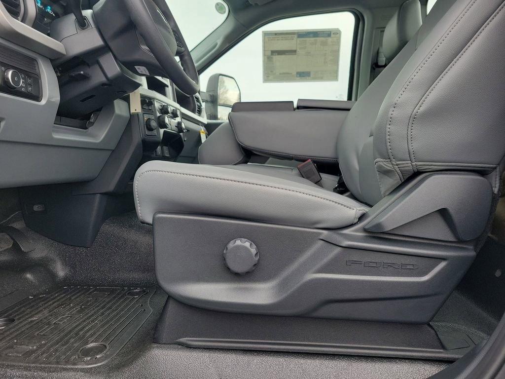 New 2026 Ford F550 4x4 Regular Cab Super Duty image 14