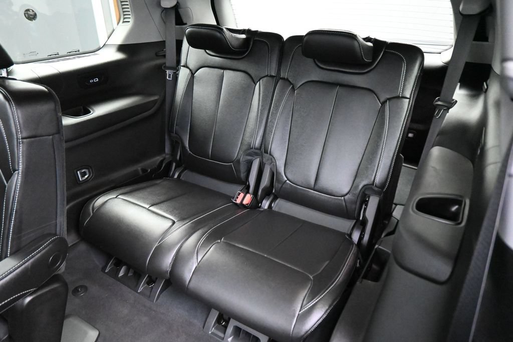Used 2023 Jeep Grand Cherokee L Limited RWD image 21