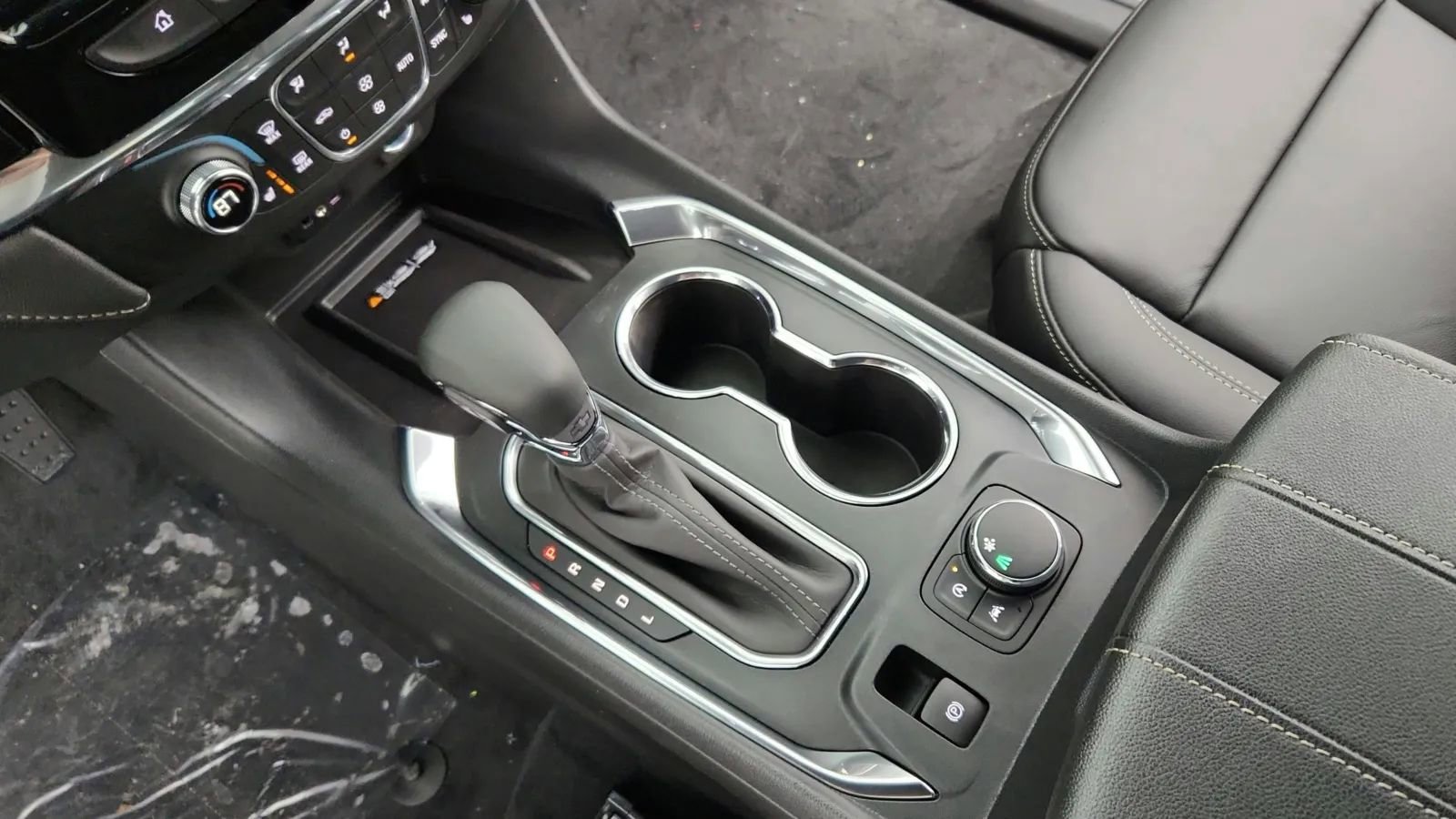 Used 2023 Chevrolet Traverse LT image 36