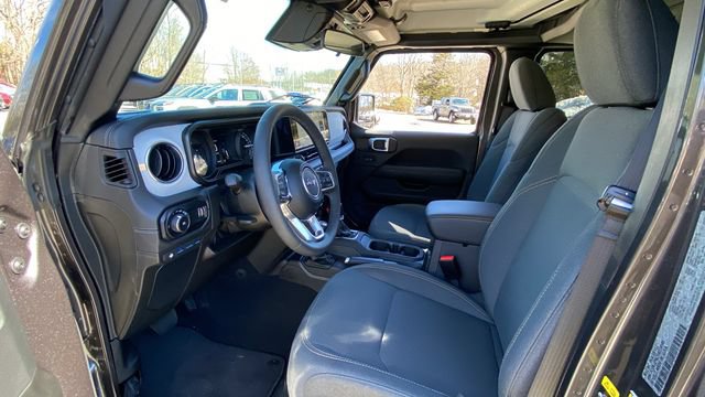 Used 2025 Jeep Wrangler Unlimited Sahara AWD/4WD image 29