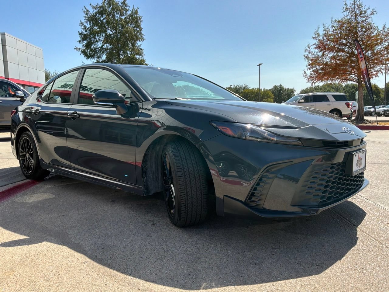 Used 2026 Toyota Camry SE FWD image 4