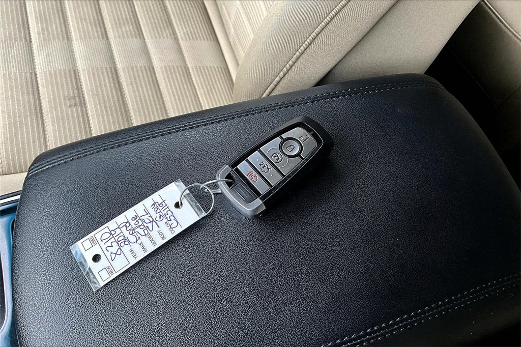 Used 2019 Ford Edge SEL image 32