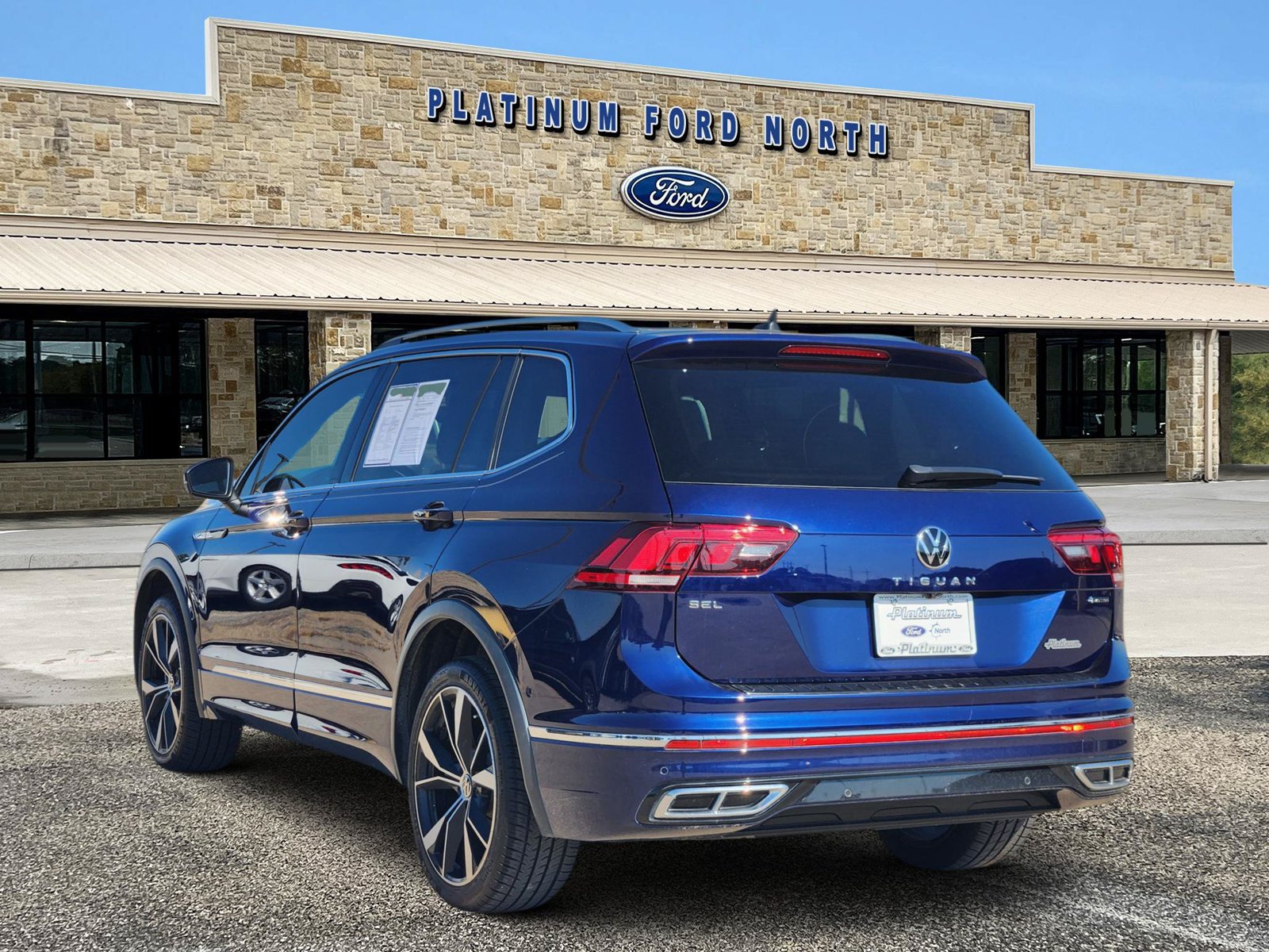 Used 2024 Volkswagen Tiguan SEL R-Line AWD/4WD image 4