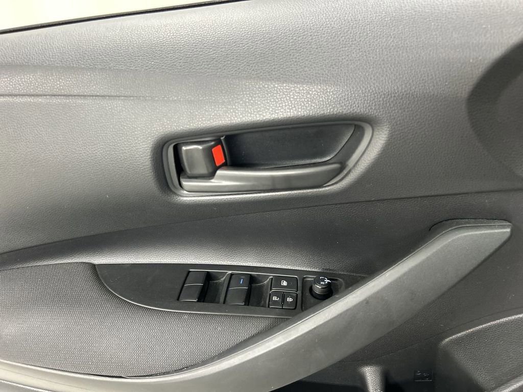 Used 2022 Toyota Corolla LE FWD image 11