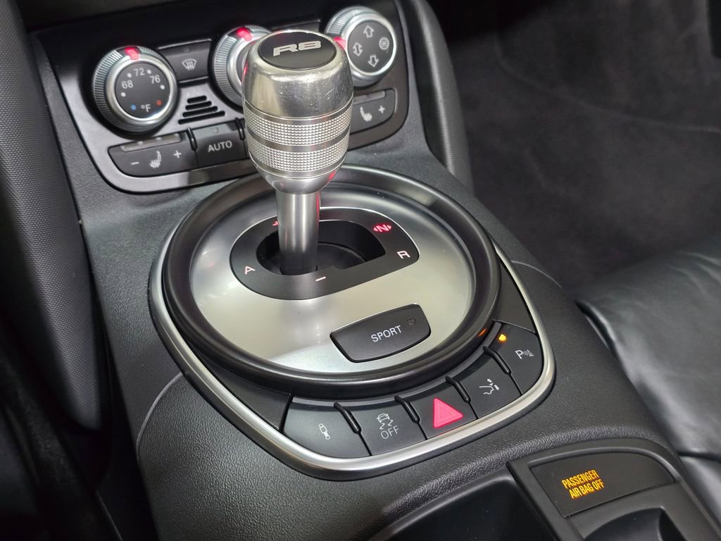 Used 2011 Audi R8 V8 w/ Convenience Pkg image 15