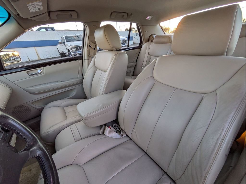 Used 2008 Cadillac DTS w/1SA image 18