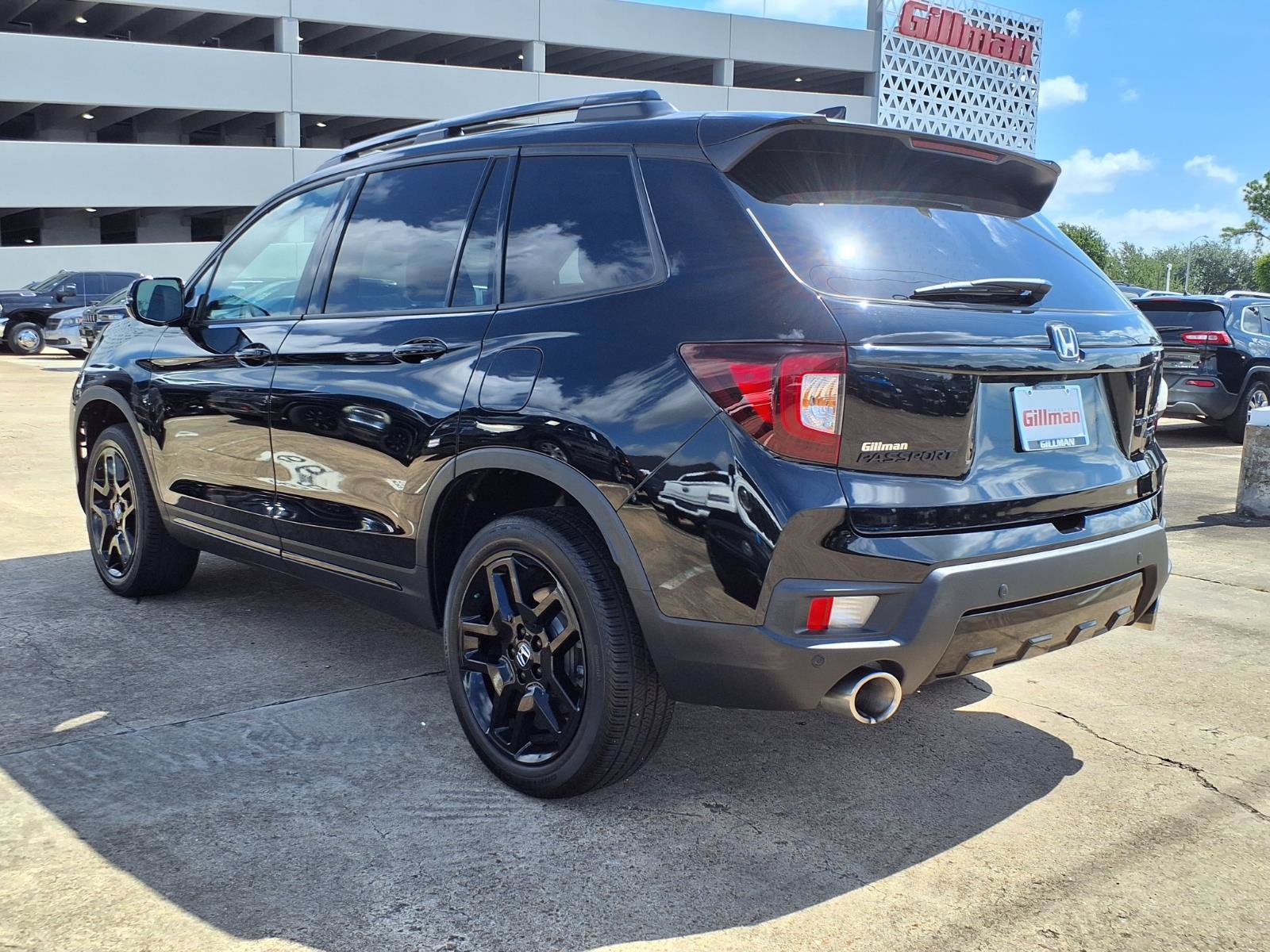 Used 2025 Honda Passport Black Edition image 4