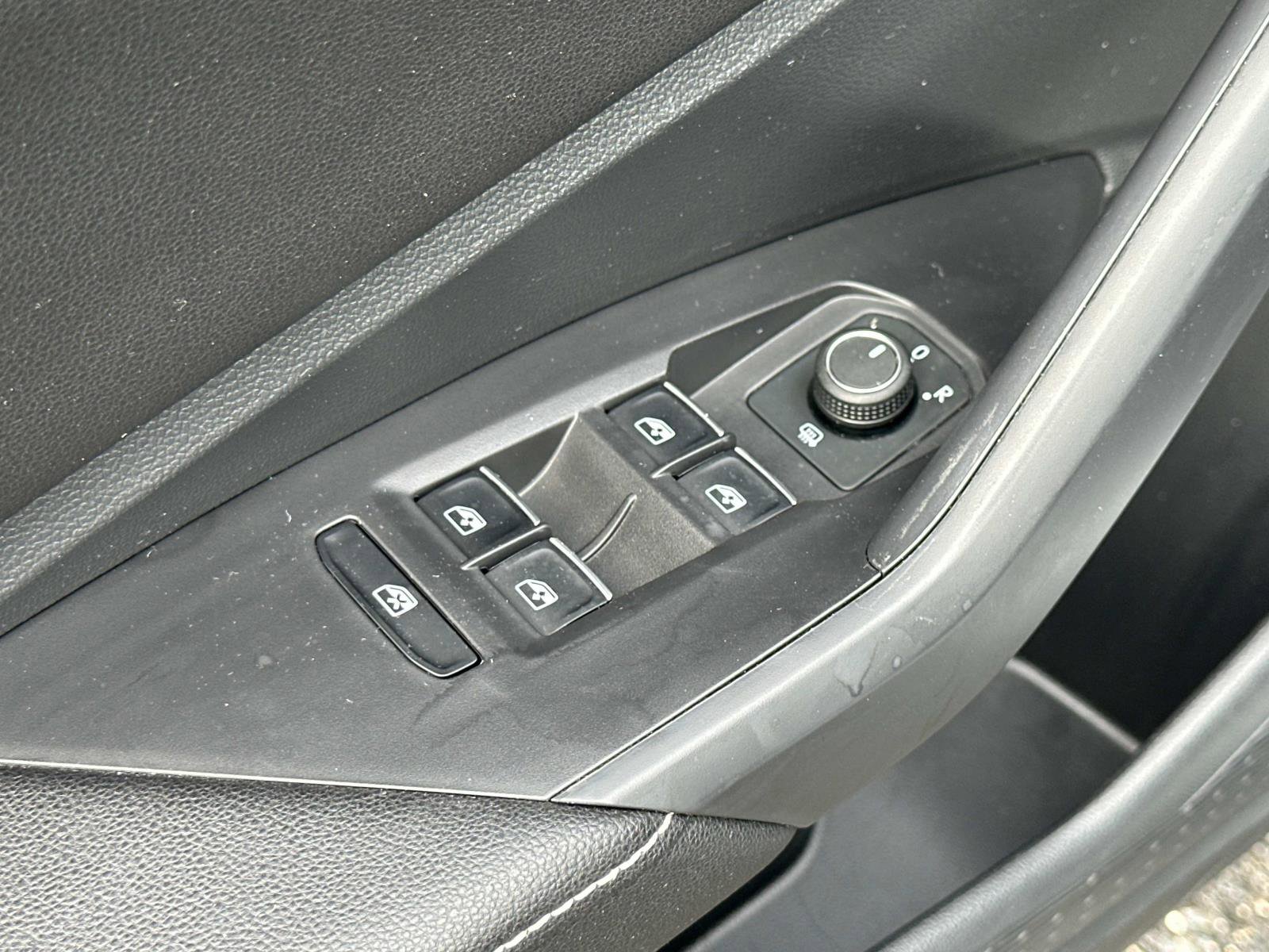 Used 2022 Volkswagen Jetta SE w/ Panoramic Sunroof Package image 13