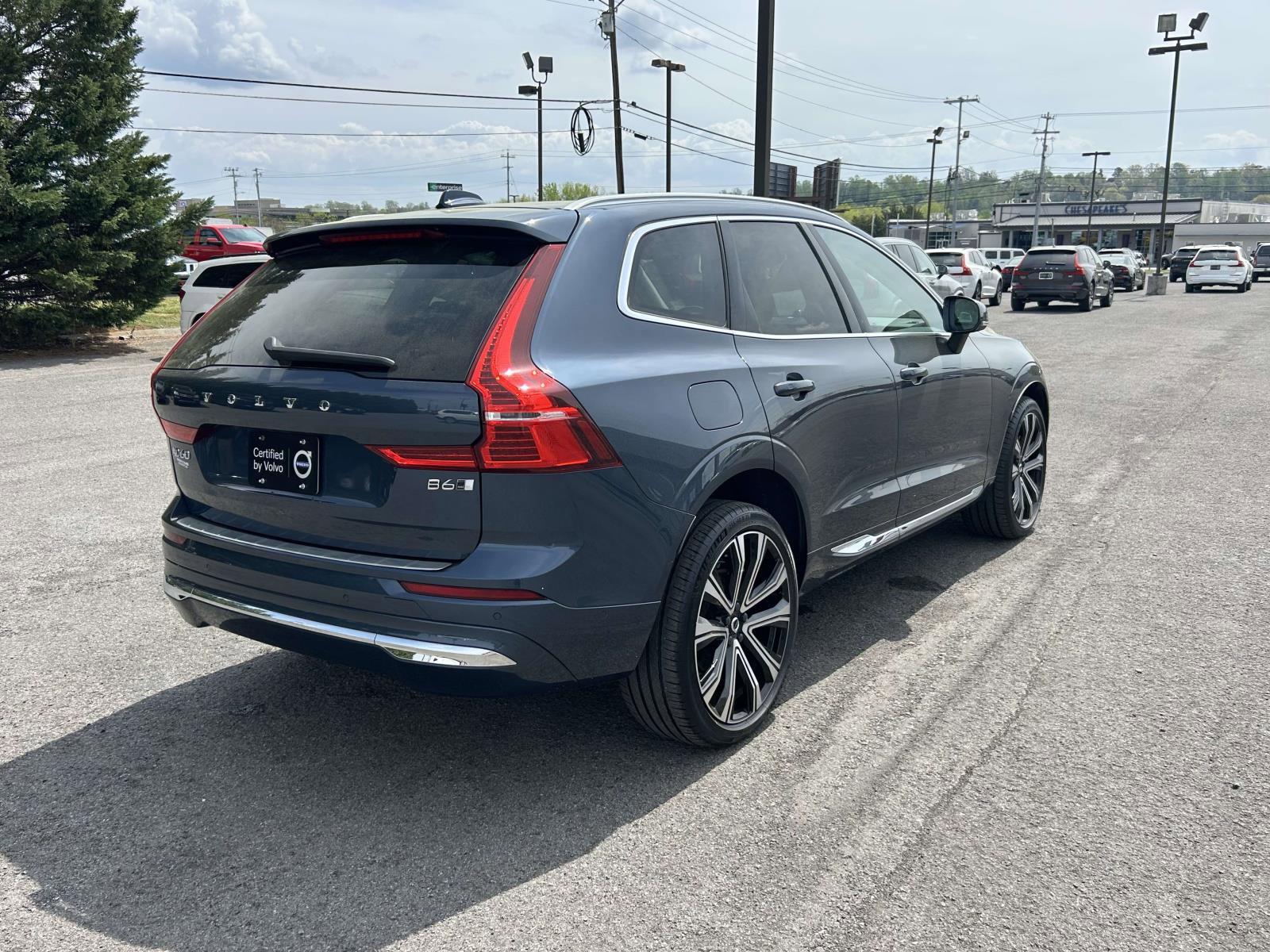 Certified 2023 Volvo XC60 B6 Ultimate w/ Protection Package Premier image 3