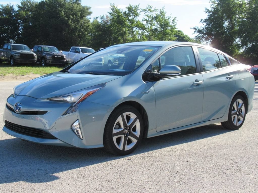 Used 2017 Toyota Prius Three Touring FWD image 2