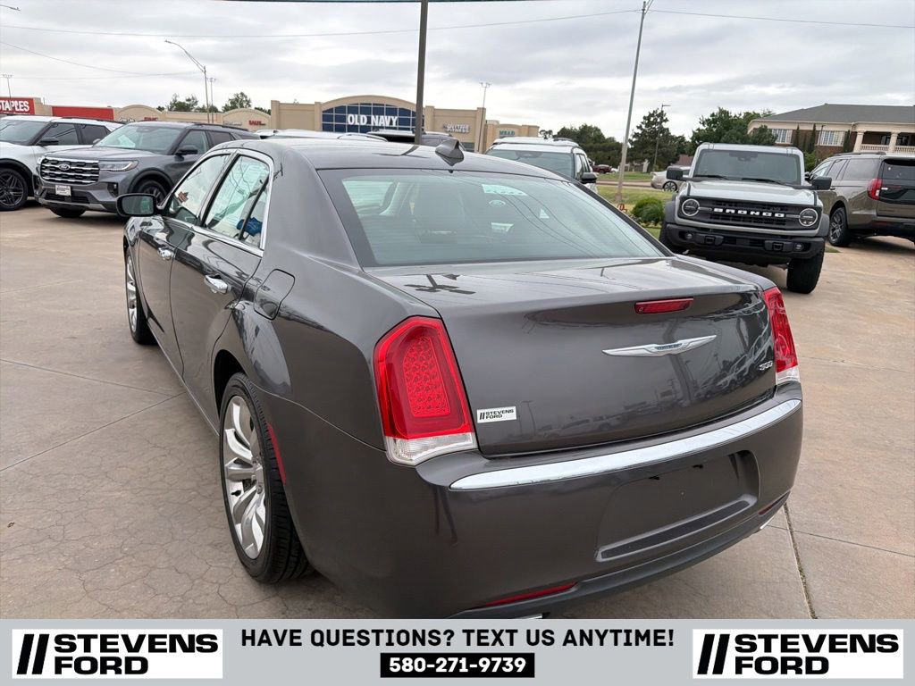 Used 2018 Chrysler 300 Limited RWD image 6