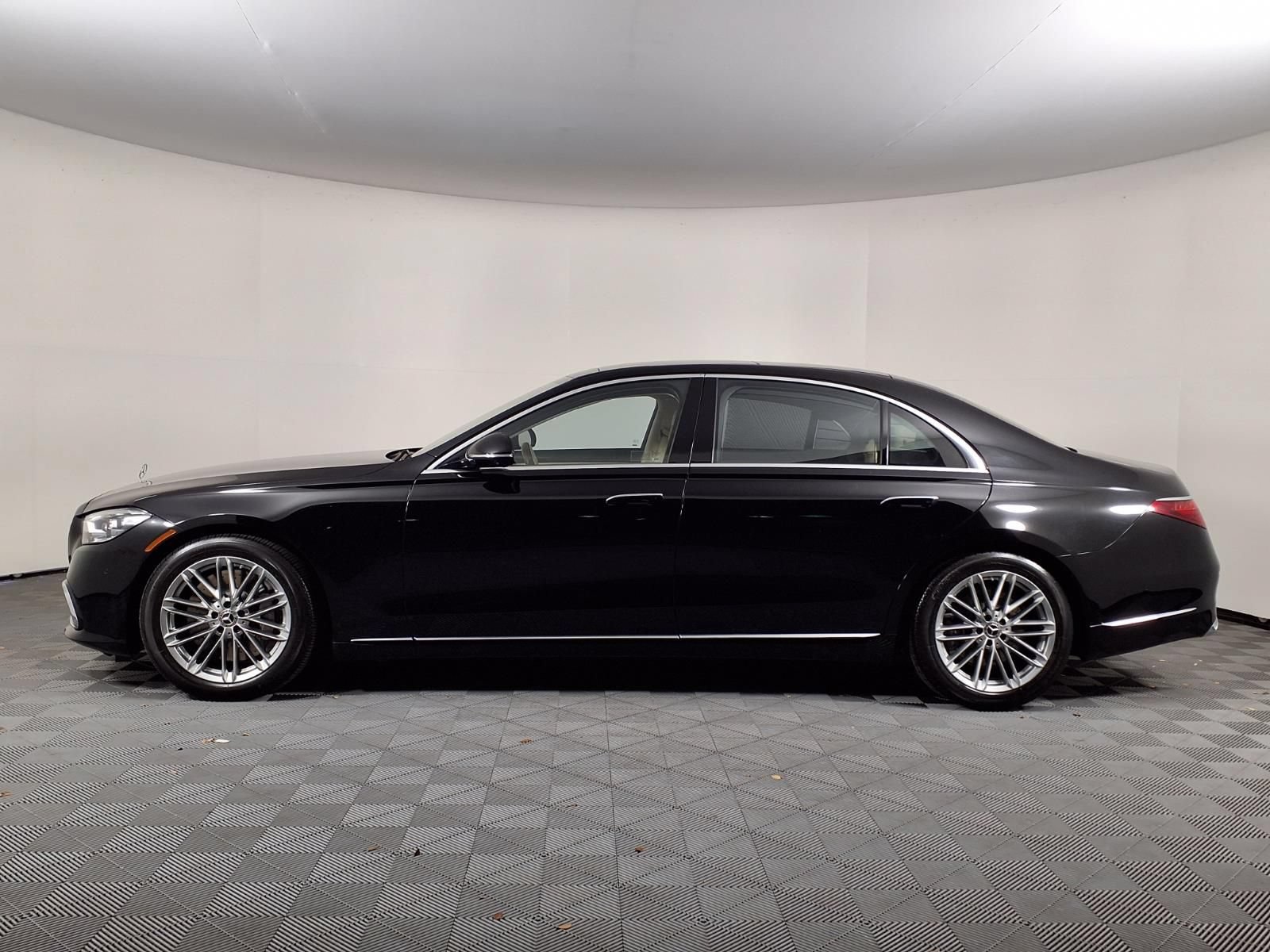 Used 2023 Mercedes-Benz S 580 4MATIC Sedan image 4