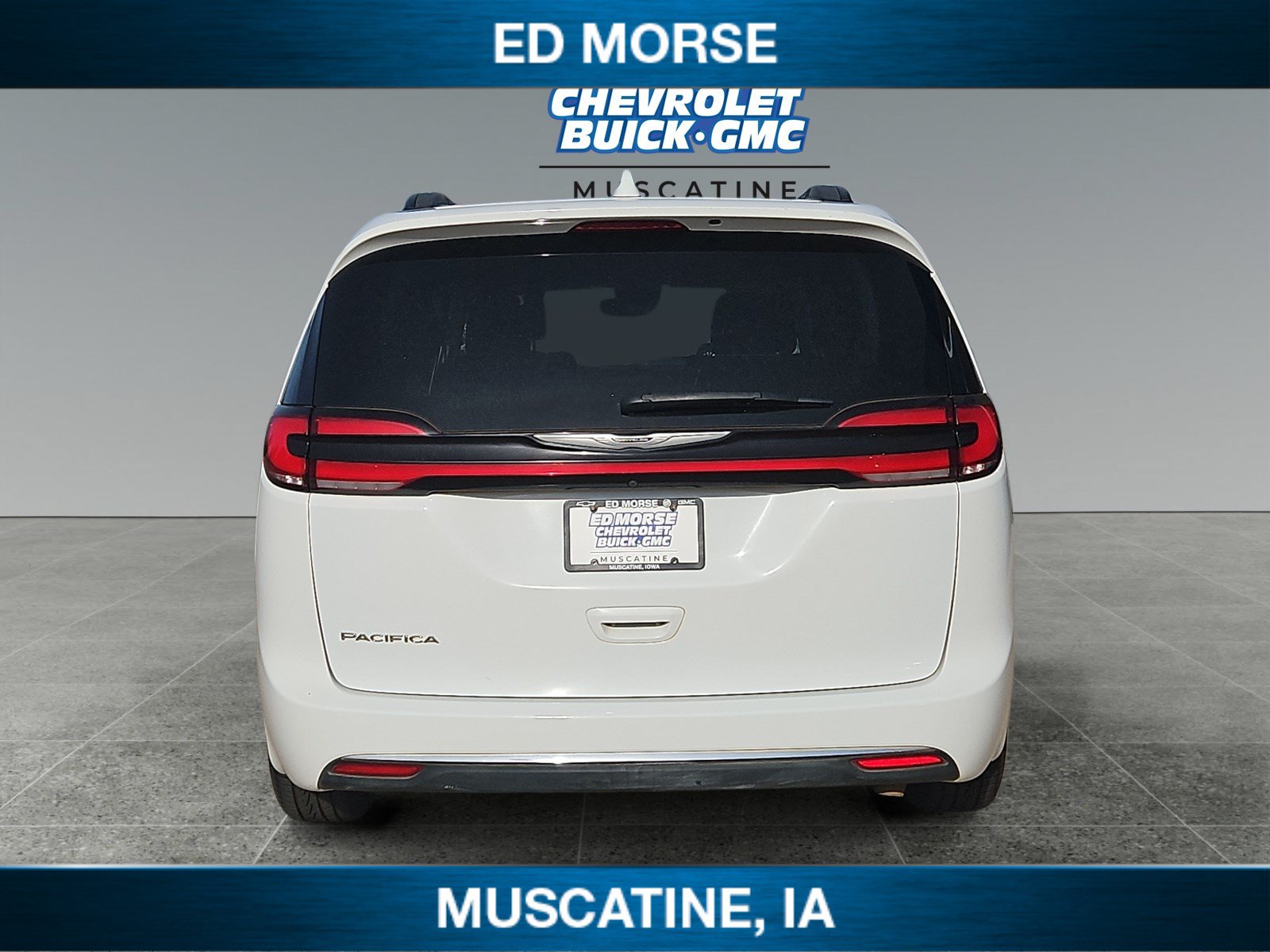 Used 2022 Chrysler Pacifica Touring-L FWD image 4
