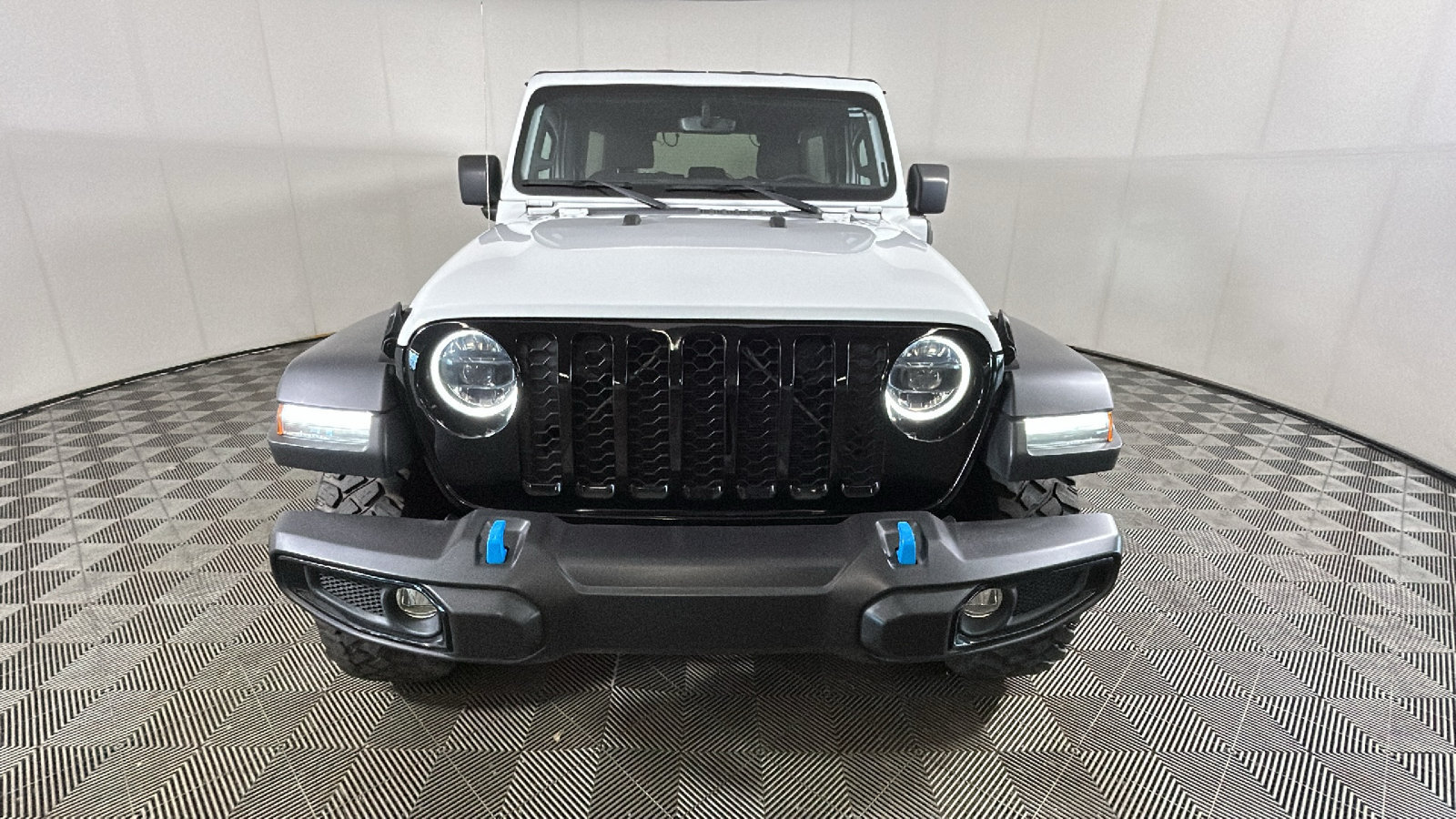 Used 2023 Jeep Wrangler Unlimited w/ Cold Weather Group AWD/4WD image 9