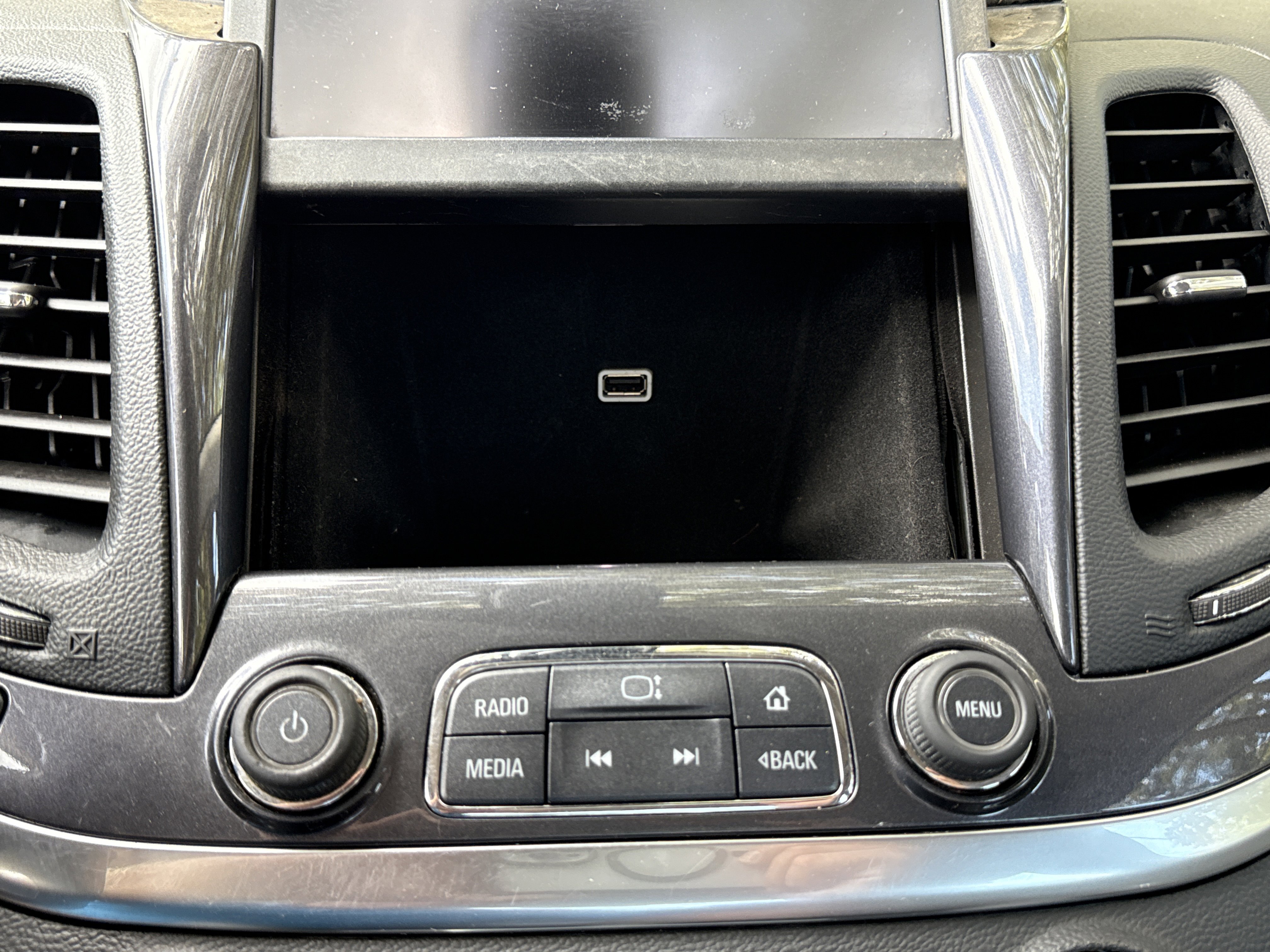 Used 2017 Chevrolet Impala LT image 18