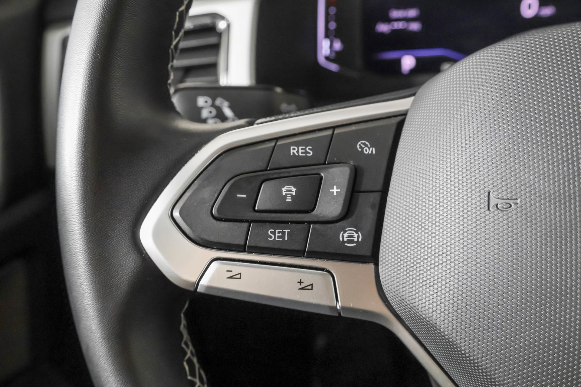 Used 2022 Volkswagen Atlas Cross Sport SE image 26