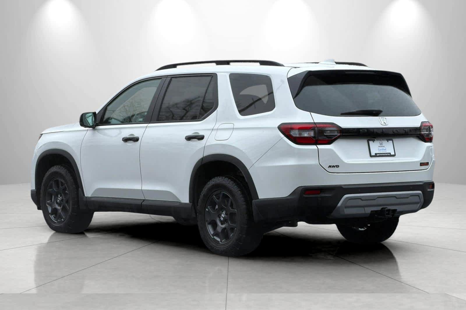 Used 2025 Honda Pilot TrailSport image 6