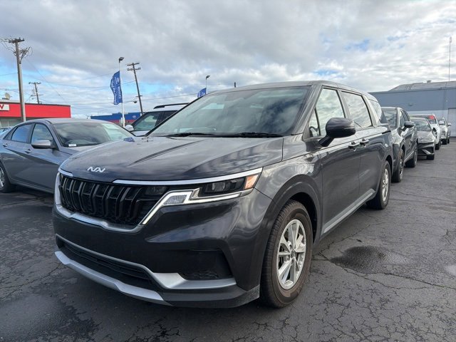 Used 2024 Kia Carnival LX image 3