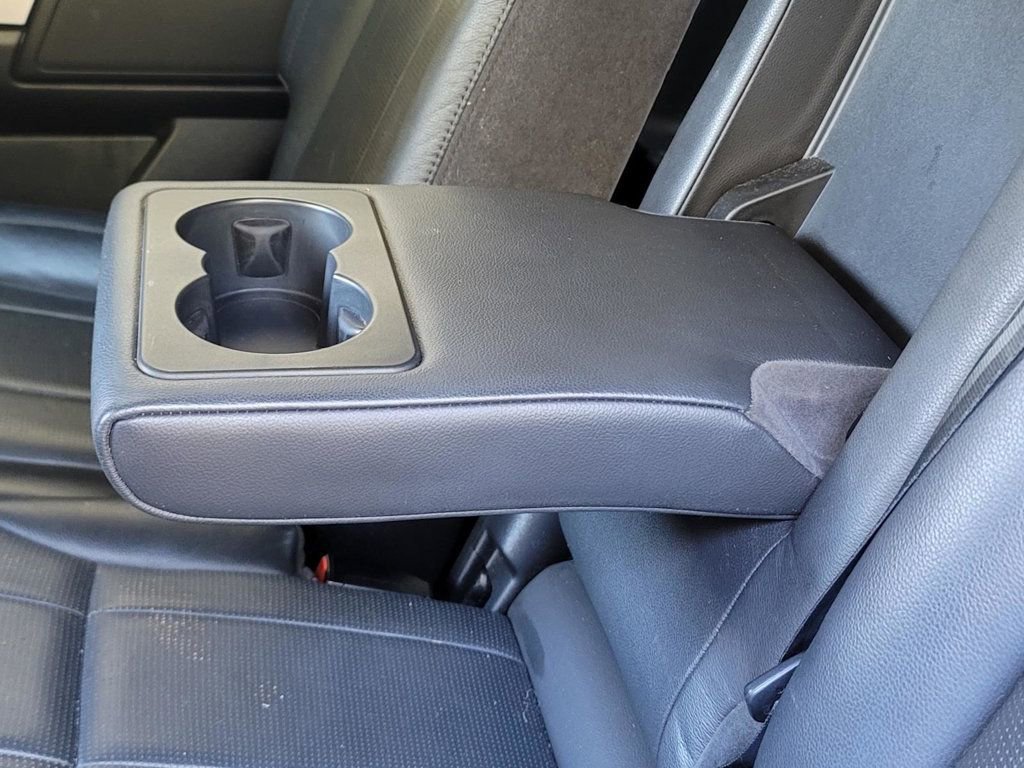 Used 2020 Land Rover Discovery SE image 10