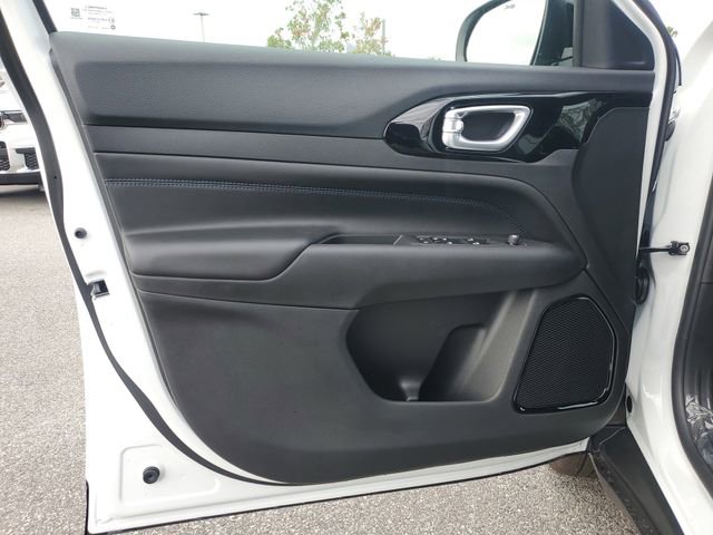 New 2026 Jeep Compass Latitude image 13