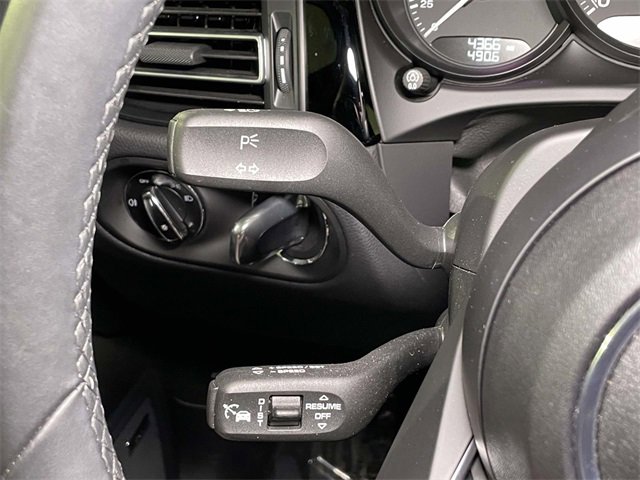 Used 2025 Porsche Macan image 45