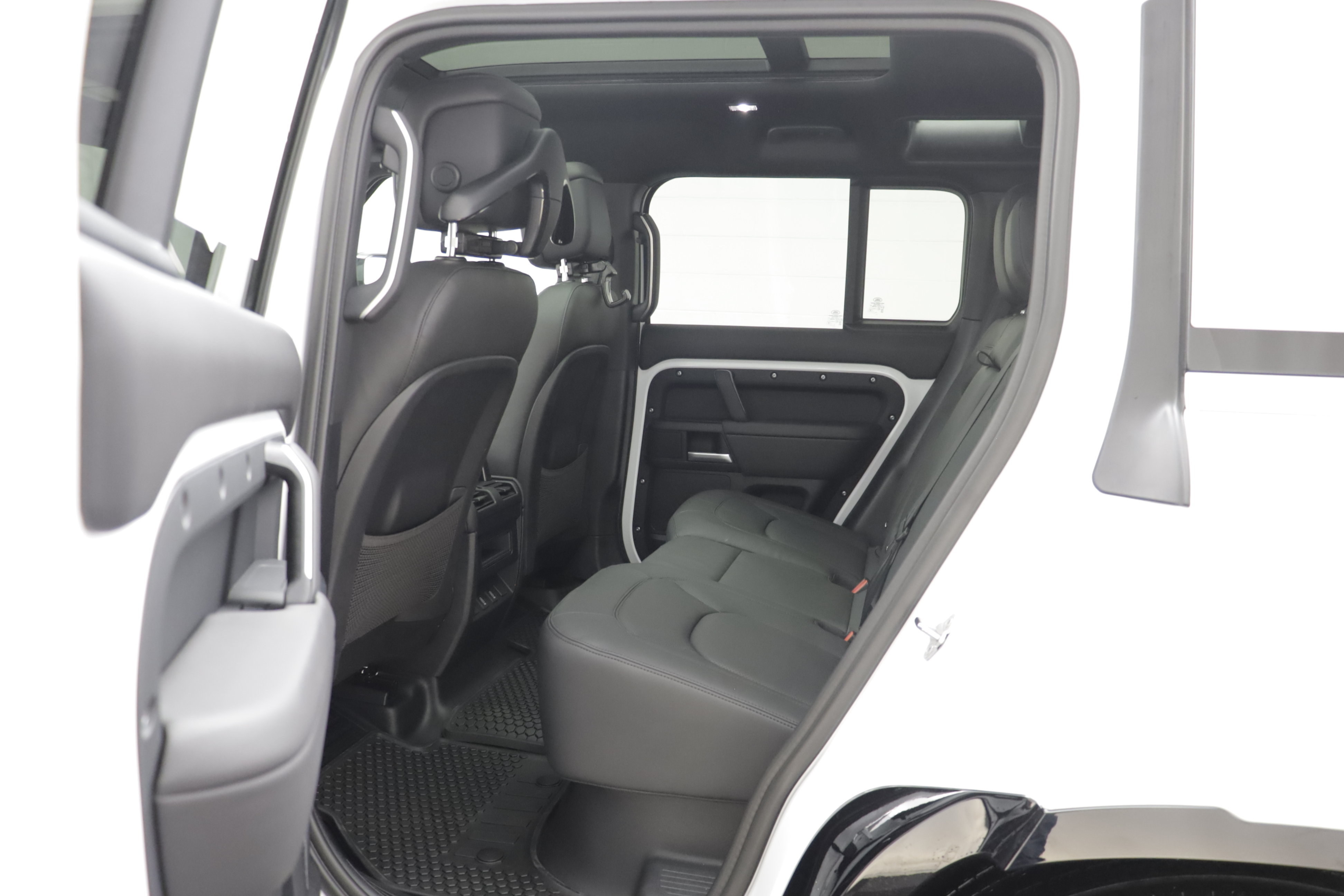 New 2026 Land Rover Defender 110 X-Dynamic SE AWD/4WD image 15