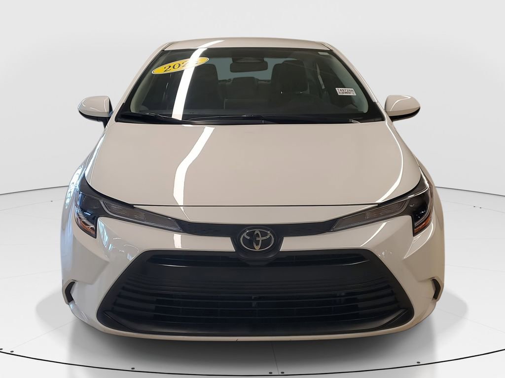 Used 2025 Toyota Corolla LE image 2