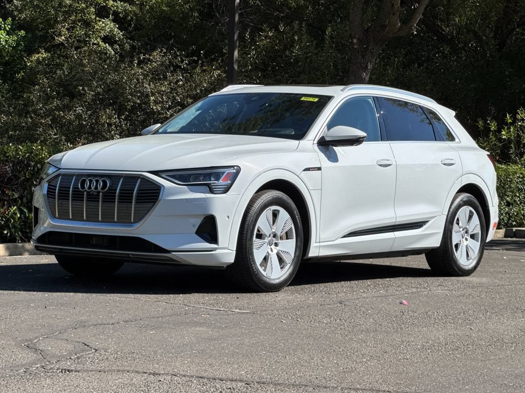 Used 2019 Audi e-tron Prestige w/ Prestige Package AWD/4WD image 9