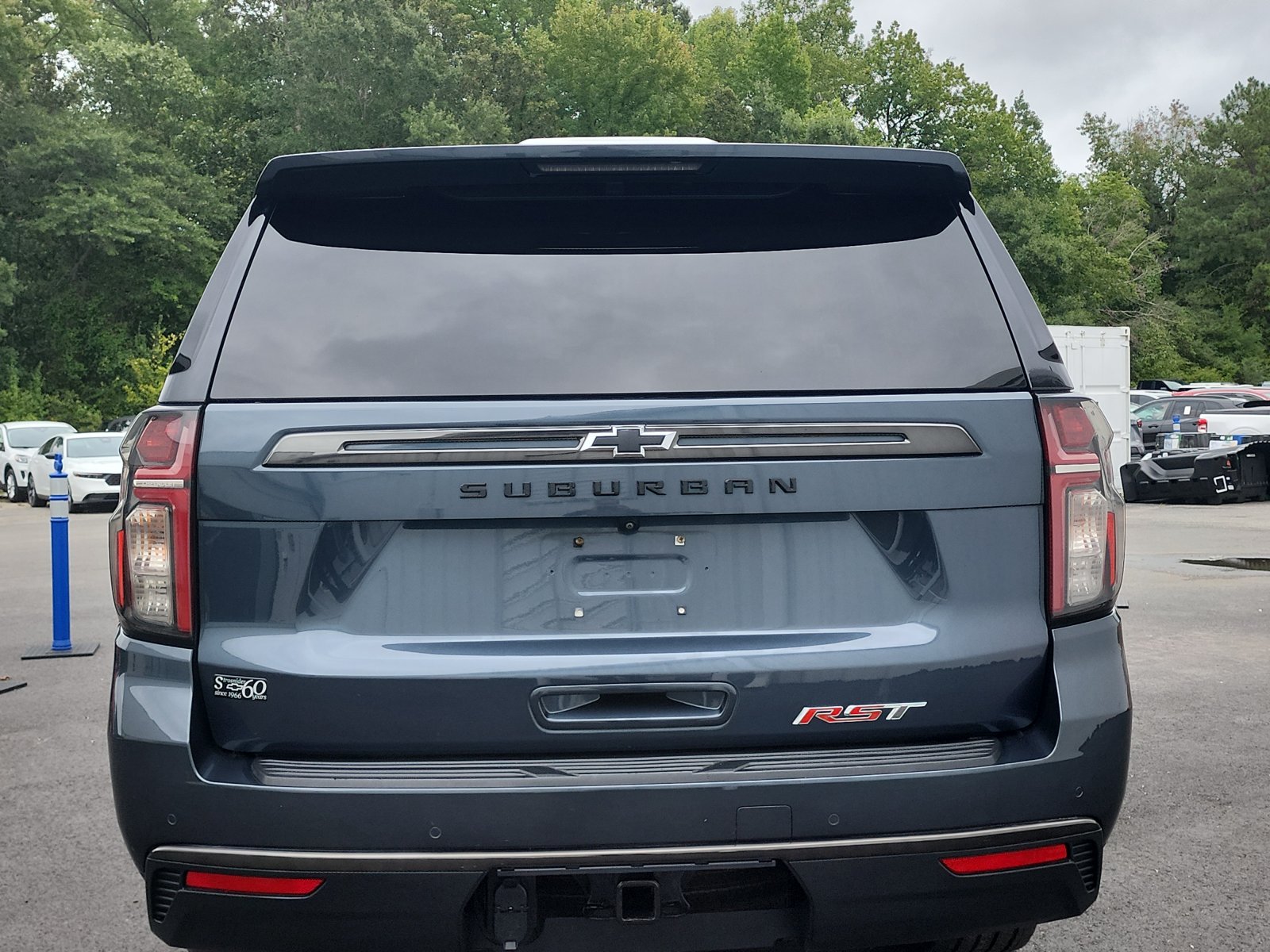 Used 2021 Chevrolet Suburban RST w/ Luxury Package AWD/4WD image 4