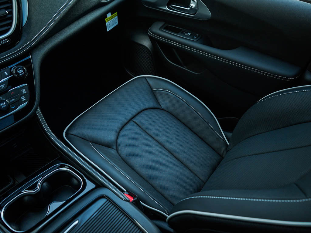 New 2026 Chrysler Pacifica Limited image 27