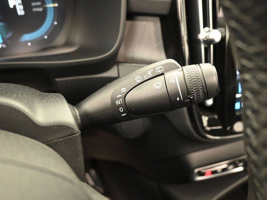 Used 2023 Volvo XC40 Recharge Ultimate w/ Protection Package Premier image 17