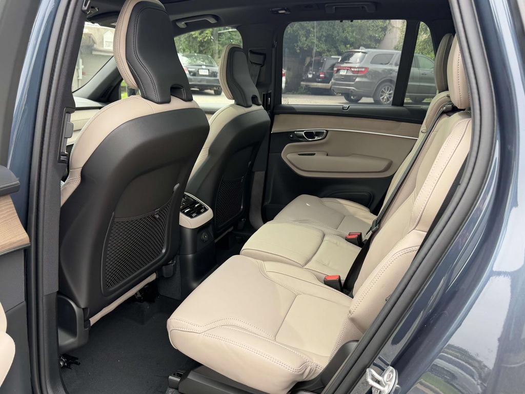 New 2026 Volvo XC90 T8 Ultra w/ Protection Package Premier AWD/4WD image 14