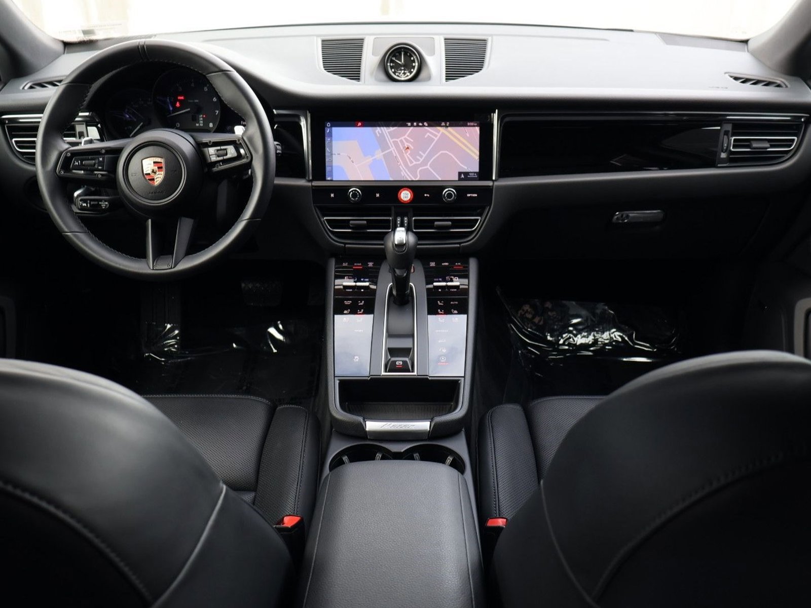 Certified 2025 Porsche Macan AWD/4WD image 21
