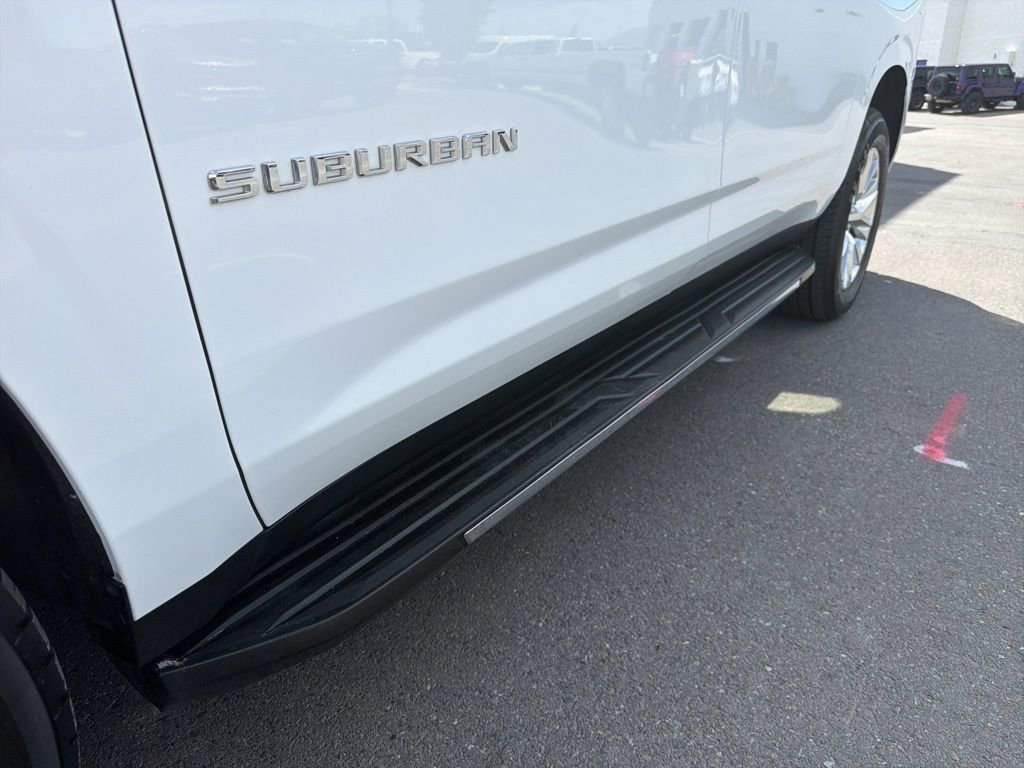 Used 2023 Chevrolet Suburban Premier AWD/4WD image 4