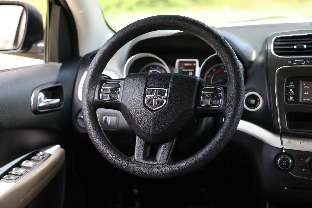 Used 2017 Dodge Journey SXT w/ Comfort/Convenience Group FWD image 27