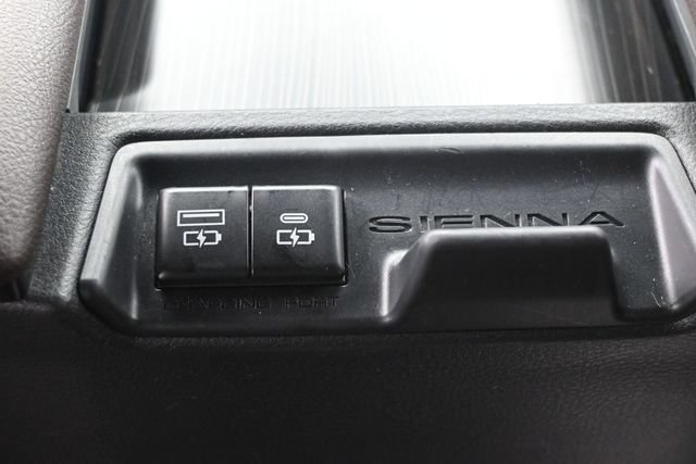 Used 2022 Toyota Sienna Platinum FWD image 14