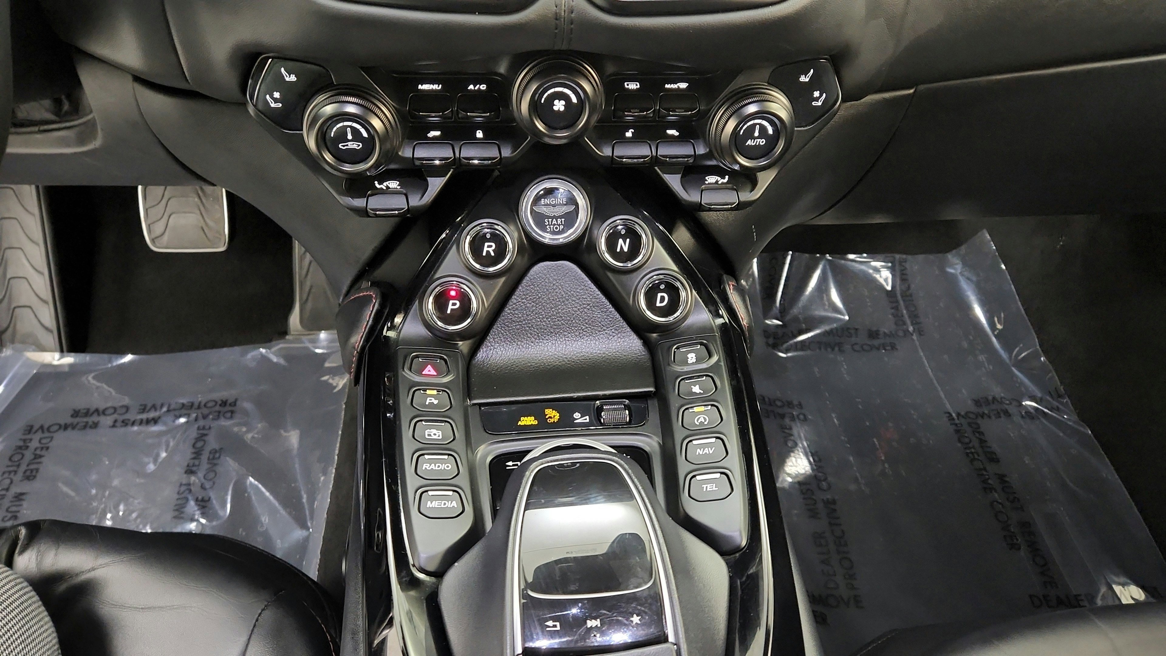 Used 2022 Aston Martin V8 Vantage Coupe RWD image 21