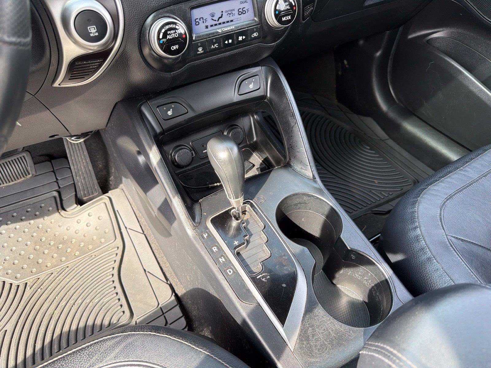 Used 2010 Hyundai Tucson Limited w/ Premium Pkg 4 FWD image 29