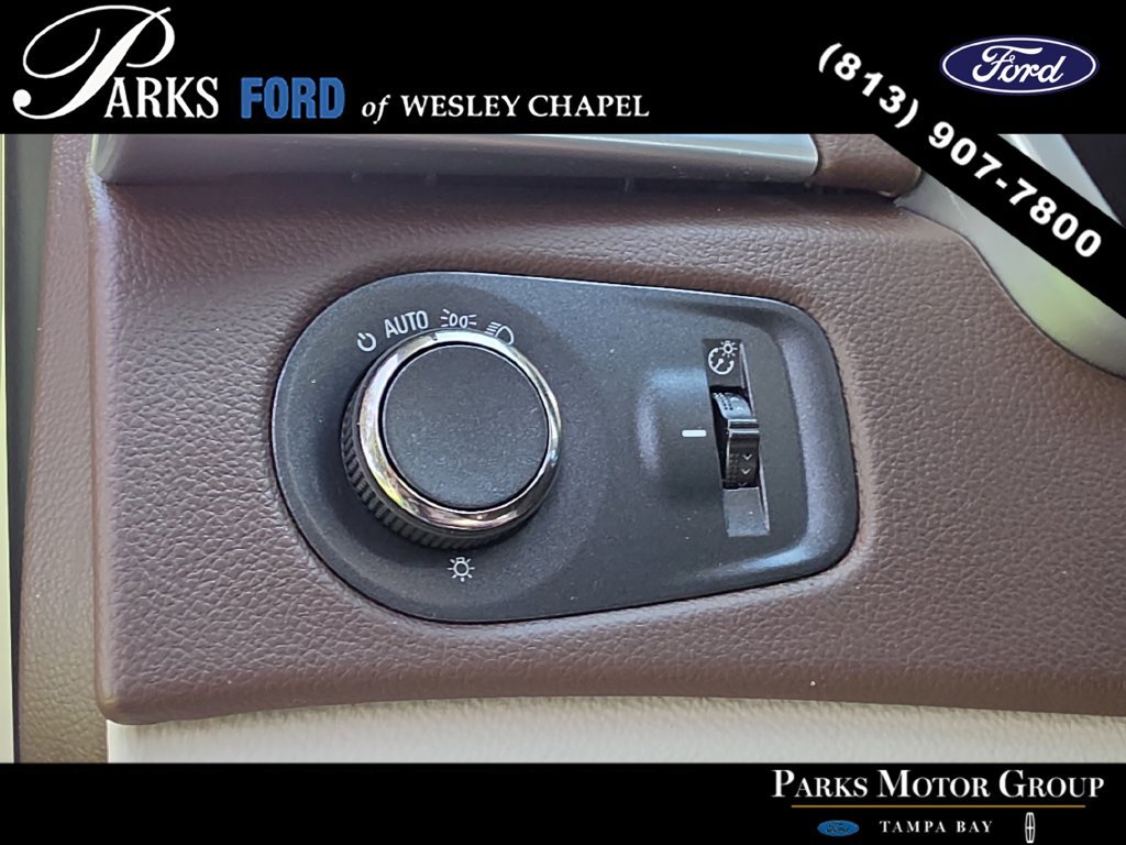 Used 2015 Cadillac SRX Luxury w/ Driver Awareness Package FWD image 28