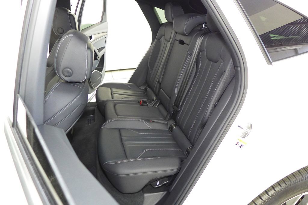 Used 2023 Audi Q5 2.0T Premium w/ Convenience Package image 21