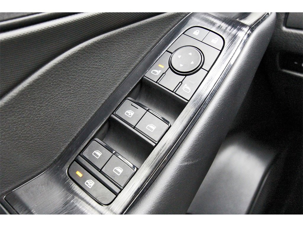 Used 2025 Nissan Rogue S image 19