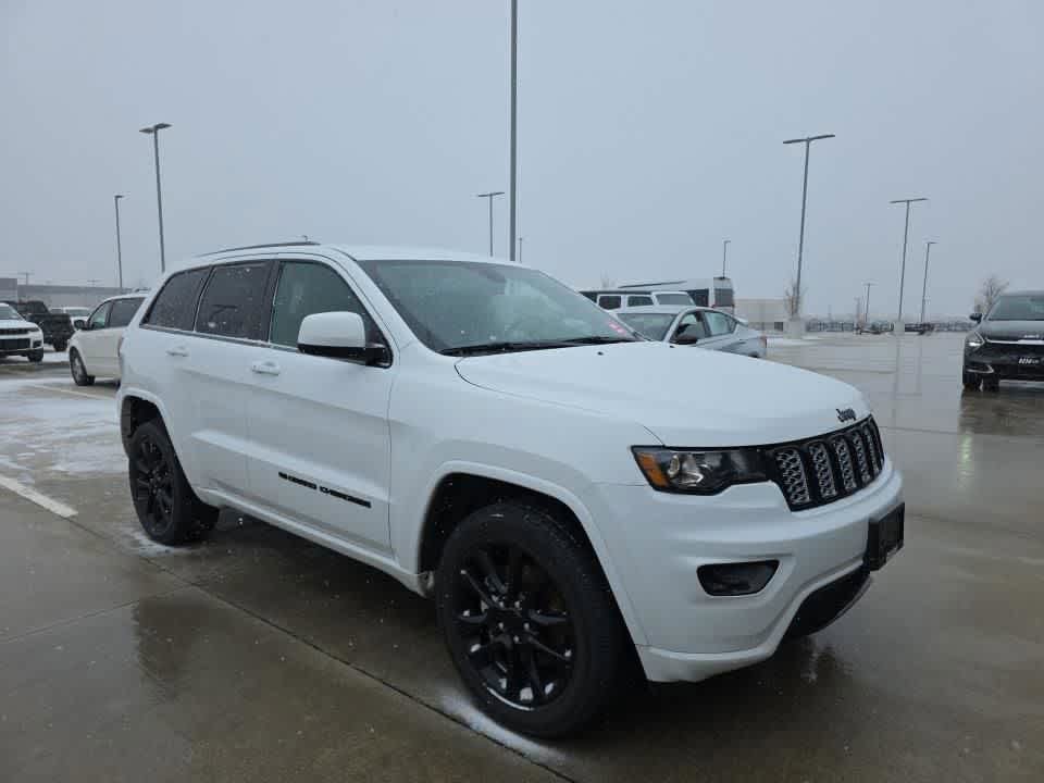 Used 2022 Jeep Grand Cherokee Laredo X image 2