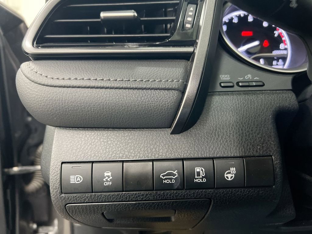 Used 2024 Toyota Camry XLE w/ Navigation Package image 19