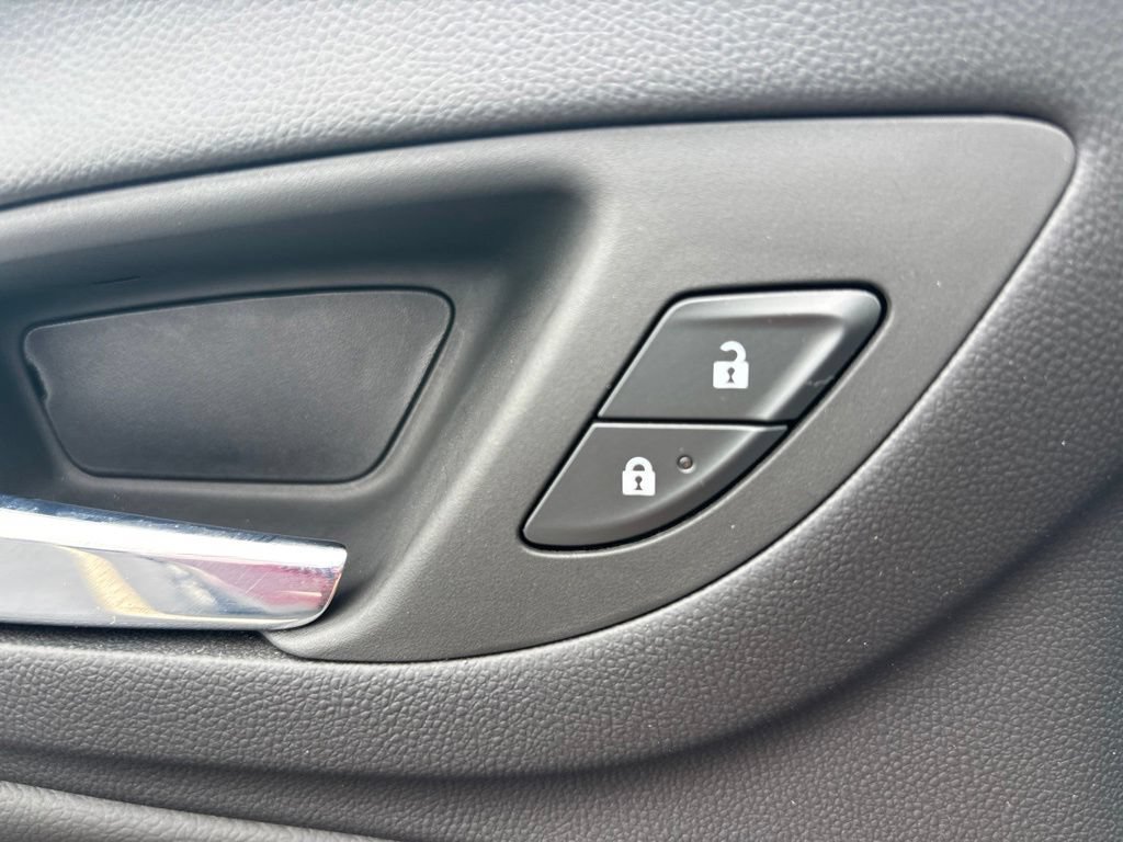 Used 2024 Chevrolet Equinox Premier FWD image 17