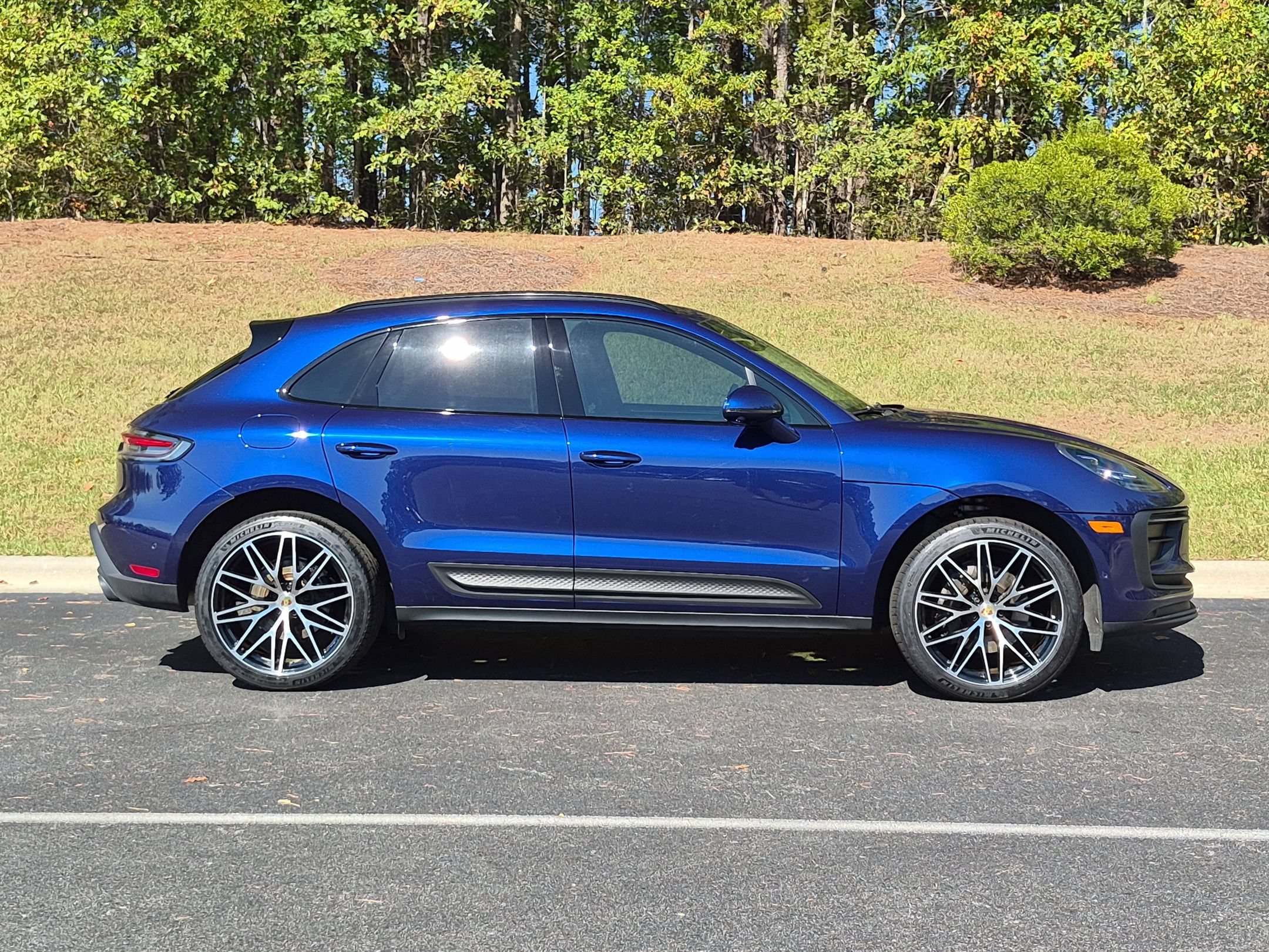 Certified 2024 Porsche Macan AWD/4WD image 30