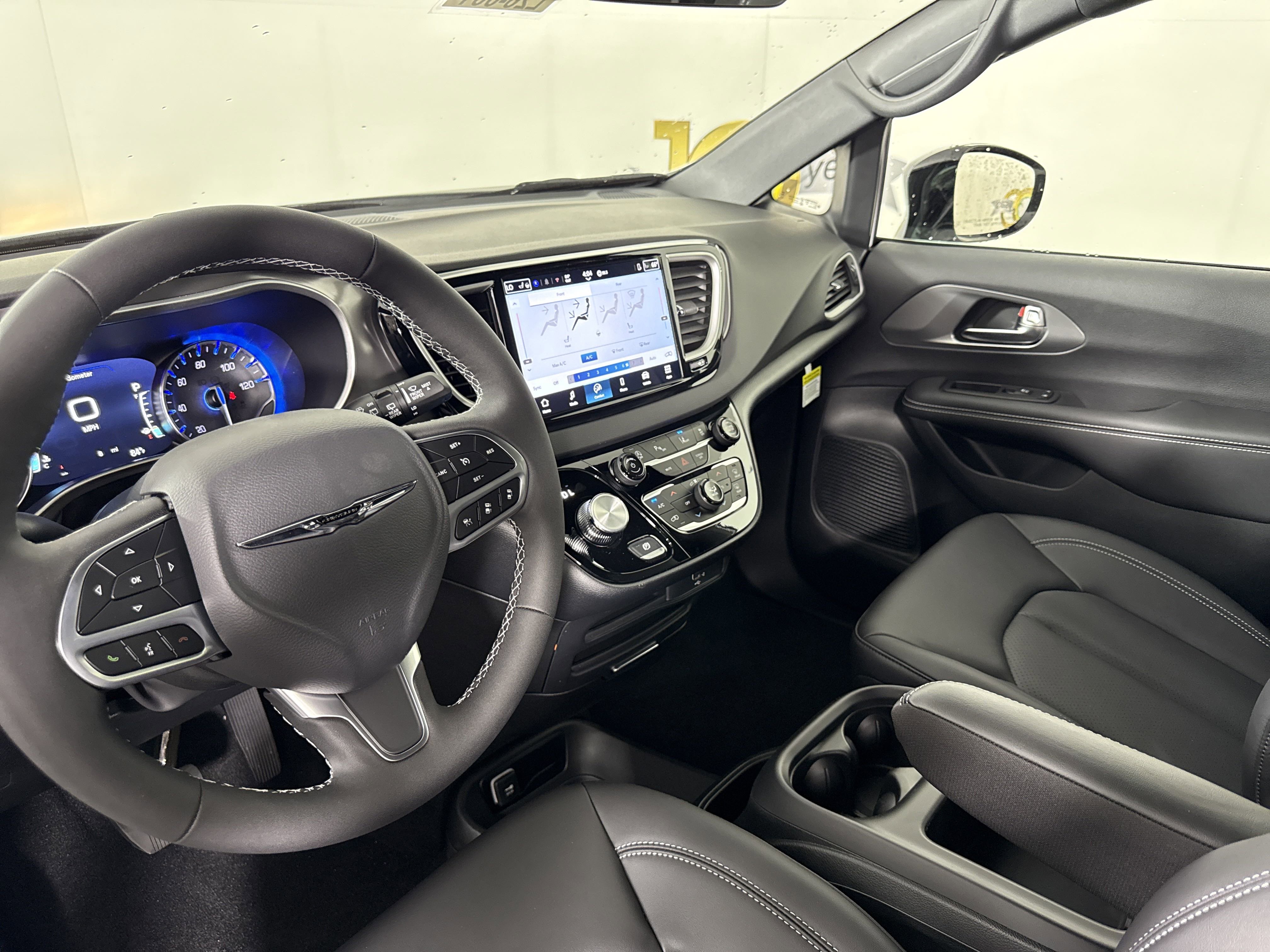 New 2026 Chrysler Voyager LX image 27