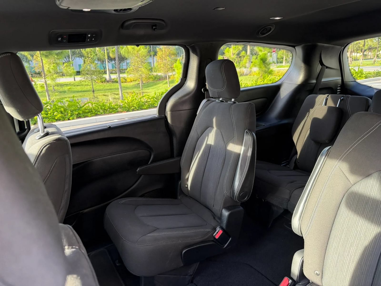 Used 2020 Chrysler Pacifica Touring w/ S Appearance Package FWD image 37